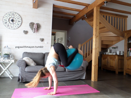 yogawithmayon:  Day 84 /365 : Working on being strong.  Because I agree with this goal. 💪