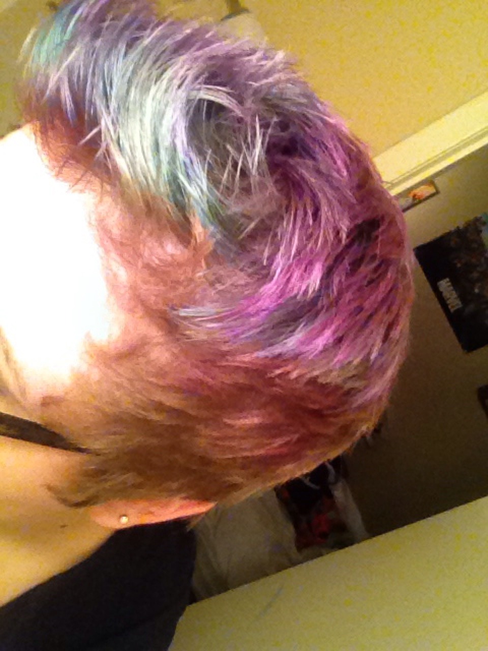 chlorogirl:  Just a quick hair update: it’s growing slow as fuck, but I’ve augmented