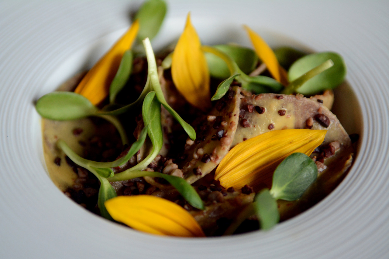 gwynnettst:  SUNFLOWER cocoa nib, charred onion, artichoke