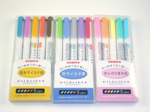 collegestudy:  So I’ve finally hit 1,000 followers and I set up a little giveaway to celebrate! And 