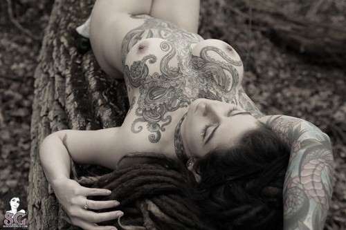 rockincollegebabes:  Source:Tattooed Angels Nude 8rockincollegebabes