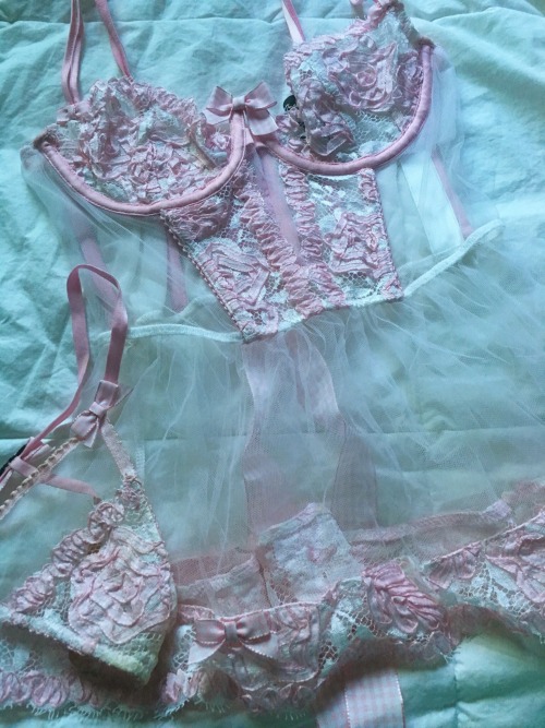 babygirlprincessthings: silkslut: Lingerie appreciation post I want something like this