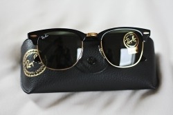 vogue-club:  vogue-club:  Ray-Ban Clubmaster  BW 