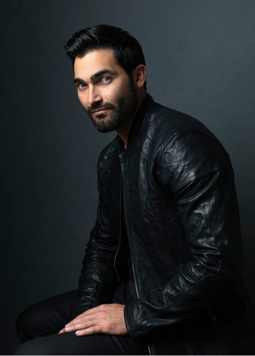Tyler Hoechlin Crack #3 
