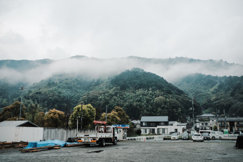 One hour of walking in the rain from the Shin-Iwakuni Station to the wooden arch Kintaiyo bridge, pa