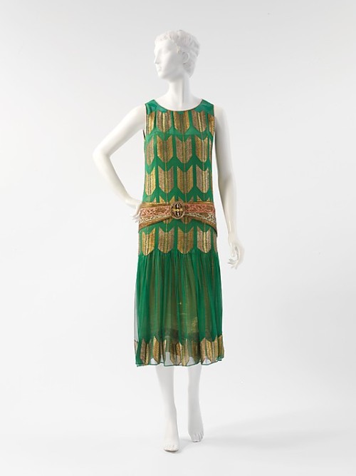 &lsquo;Arrow of Gold&rsquo;DressPaul Poiret1925Dress with 'Yabane&rsquo; or arrow fletching pattern.