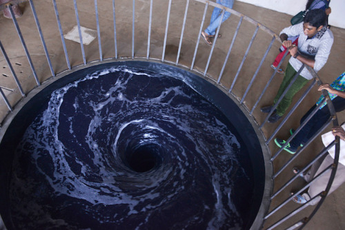 mymodernmet:Famed artist Anish Kapoor is back with an intriguing installation titled Descension at t