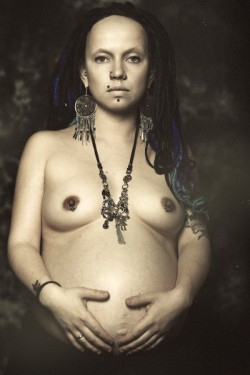 piercednipples:  pregnant with son By pushba