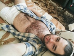 br00taldan:  me-and-my-beard:  OUTTAKE FOR TUMMY TUESDAY 🐻  Look at this bub