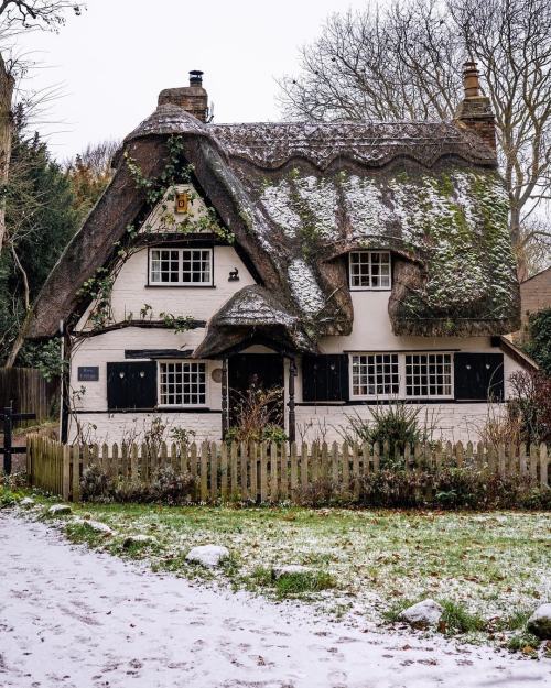 eyeheartfarms:First frost on a little cottage