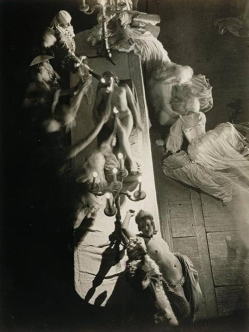 finjigoga:Brassaï, Folies Bergères vers 1930.