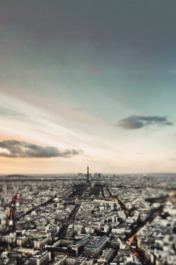 Distant Paris | Photographer © • S.L.a.B.