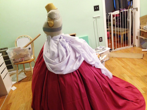 cowbuttcrunchies:  Added one more layer of tulle and Stepsisters underskirt silhouette is done!  This clocked out at about 160” in circumference, and took a little more than 6.5 yards of fabric with 20yds of tulle/netting.  I didn’t want any seams