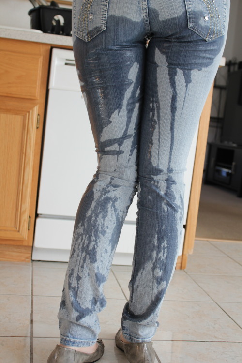 Sex girlpeefetish:  Hot jeans wetting. Found pictures