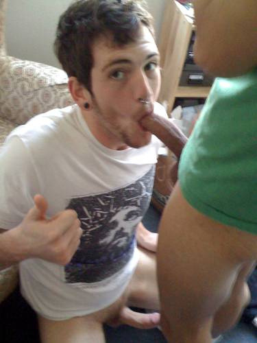 unrestrictedbackdooraction:  CRAIGSLIST for GAY HOOKUPS No restrictions. Pure filth!
