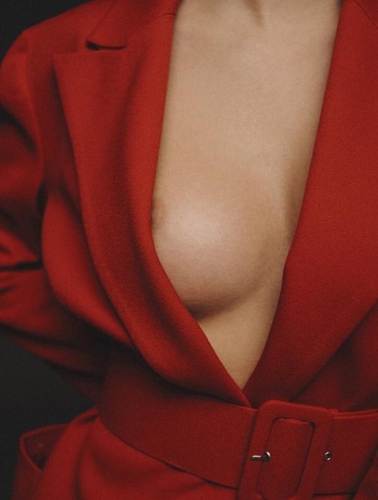 artamidae:il-gualty1:Sensual rouge …♥️