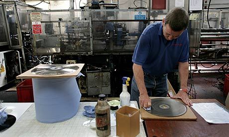 the-girl-who-fell-to-the-earth:Vinyl Record production plant
