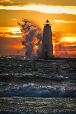 travelingcolors:  Frankfort Lighthouse |