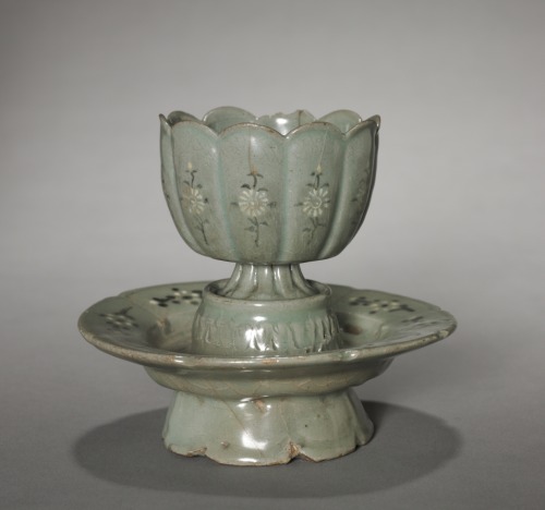 cma-korean-art: Floral-shaped Cup and Saucer with Inlaid Chrysanthemum Design, 1100s-1200s, Clevelan