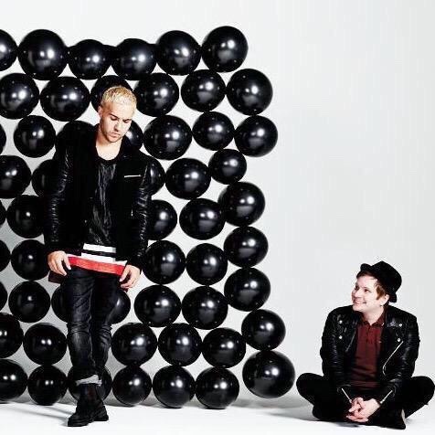 yourpsychobubble:  *when you’re an emo but you got a sunshiny friend*