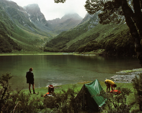 vintagecamping:A gorgeous lakeside spot deep in the Otago region of New Zealand’s South Island.1979