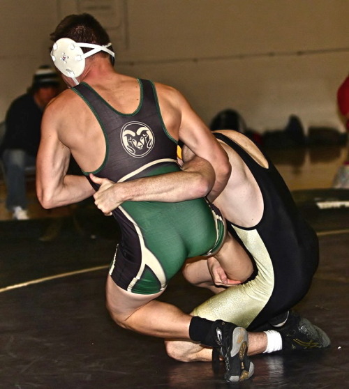 jockbrad:  Swimmers, wrestlers, football players / singlets, jockstraps, speedos and spandex! http://jockbrad.tumblr.com/ 