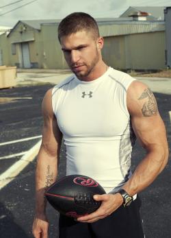 rugbysocklad:  Buff and good looking! 