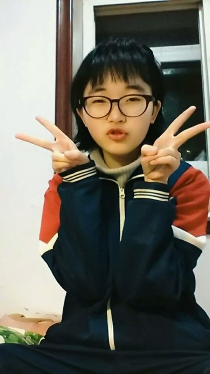 tougaoaaaa: 汤友投稿：山东济南普利中学小骚货，15岁投稿加qq 726774699分享你的女友，前女友，老婆，情人报复出卖你的骚货闺蜜，骚货室友，让别人意淫她们