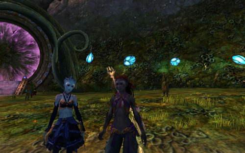 ivyeyed:My Sylvari (post total makeover kit) and timemachineyeah‘s Sylvari spending some time in the