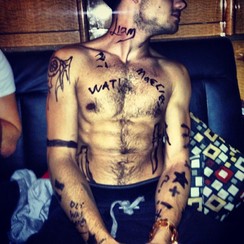 direct-news:   andy_samuels: Me, Zayn, Jordan and Oli gave Liam some tattoos with a sharpie haha 