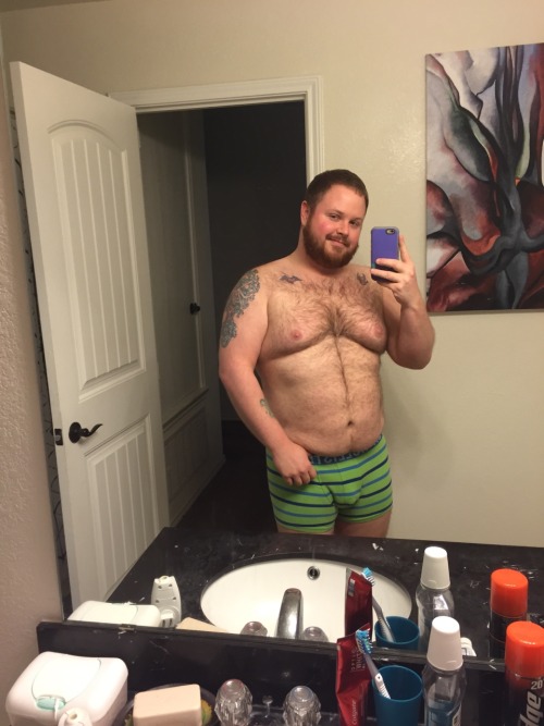kobolmex:  rubitdown85:  Sweaty gym pics, and after shower pic :) #gaycub  Sexy wow