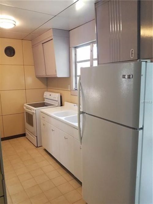 househunting:  $205,000/2 br/1260 sq ft Tampa, FL “This one of a kind Lustron home is like wal