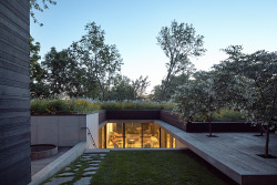 enochliew:  Shelton Residence by El Dorado Inc.  The sunken courtyard allows natural light into each wing of the house and provides natural ventilation to every room. 