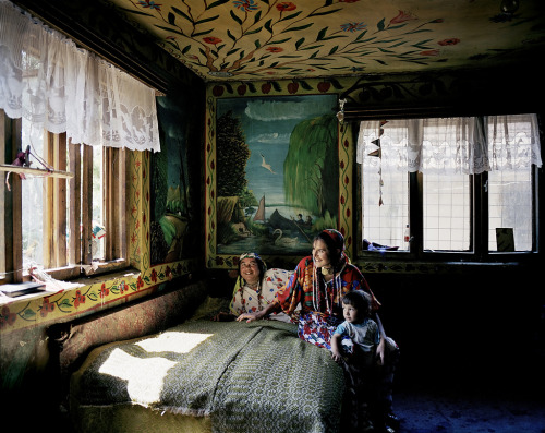 fotojournalismus:‘The Roma Journeys’ (2000-2006)Photographs by Joakim Eskildsen