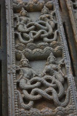 arjuna-vallabha:Nagas at temple wall,   Billeshwara