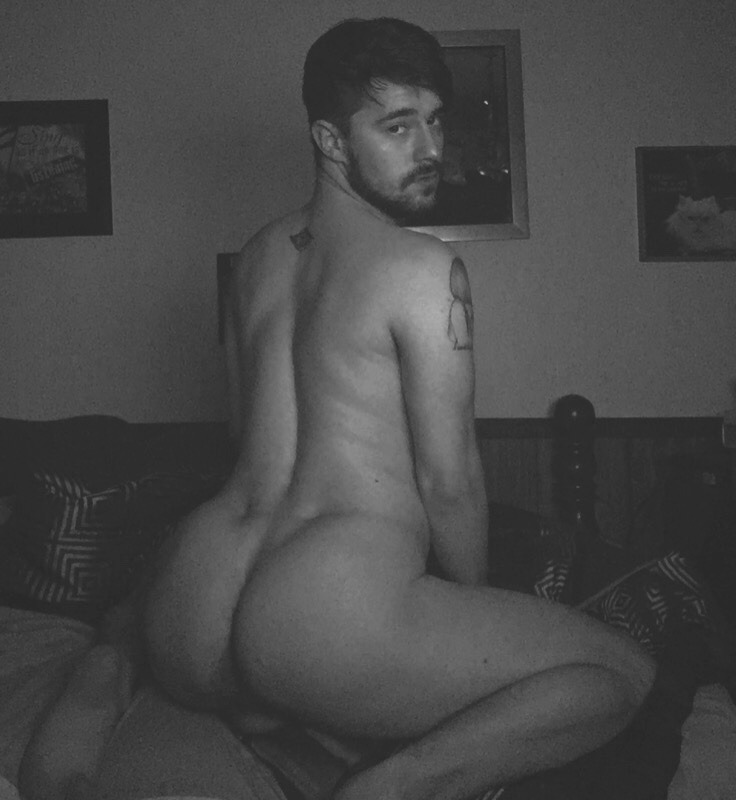 thechriscrocker:  Been wanting to be fucked and dominated lately. Hand over my mouth