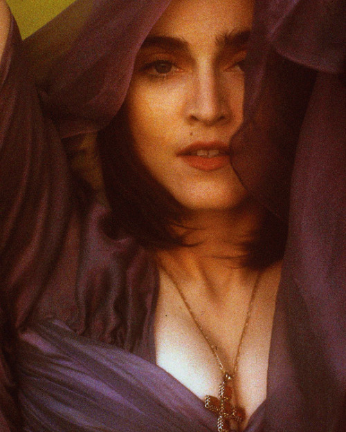 lookathernow:LIKE A PRAYER (1989)