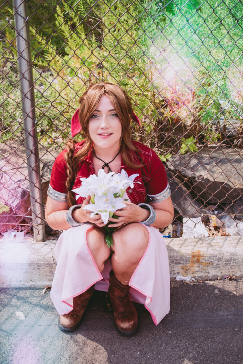 vintage-aerith: [ flower blooming in the slums ♬ ]Aerith Gainsborough ✺ vintage-aerithPhotographer ✺