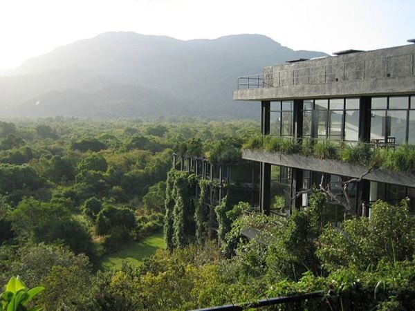 fineinteriors:Kandalama Hotel in Sri Lanka by Geoffrey Bawa