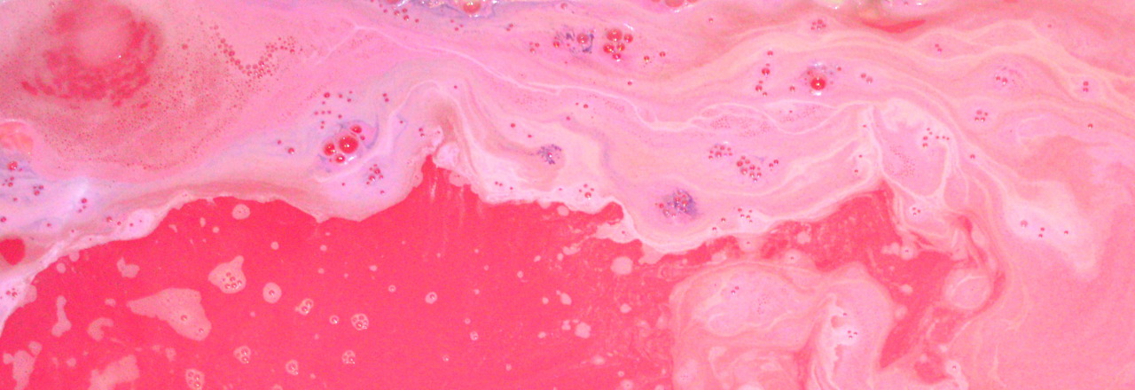 iconicgloryy:My Lush Cosmetics Bath Bomb I used last night was amazing. It was so