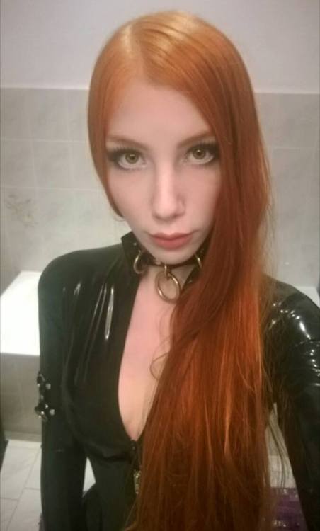 Sex lustrous-latex:  Leila Lunatic  pictures