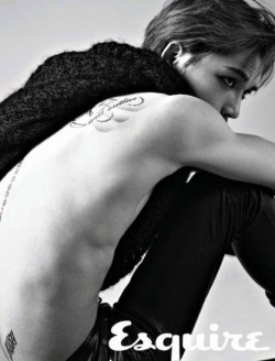 These are for megillien and norichuu and k-lionheart and baconhood and hattubel and etc. because, well&hellip;Jaejoong!Levi? Wings and all? FYI, the topmost part of his back tattoos (What fans out to the side) actually read: &ldquo;The pleasures of the