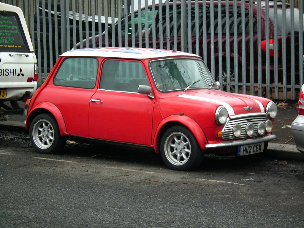 carpr0n:  Matchbox Starring: Rover Mini 1000 City E (by kenjonbro)