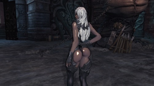 rivaliant:  evolluision:  this game knows what i love most :)   yea, ran into a few Gon’s warring that in the Razorwing, just when I thought the outfits weren’t going to get skimpier:d boy was i glad I was wrong  Nice!