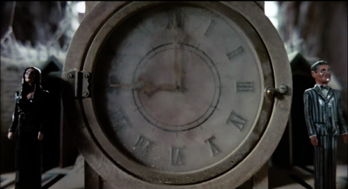 silverstills:The Addams Family (1991)Director: Barry Sonnenfeld