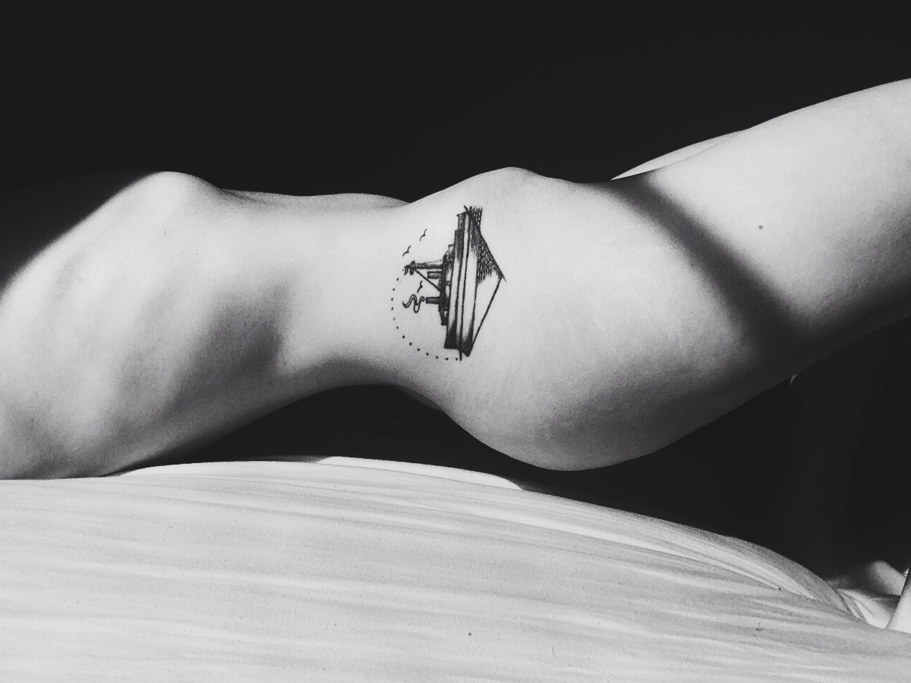 cospi:  princesssunshinepants:  The light from my window was too good not to.  Battleships