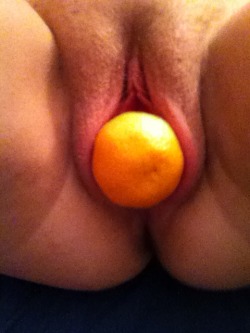 wildwetandready:  Playing with a tangerine :)