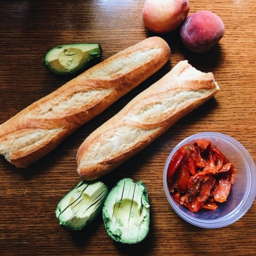cooksforkisses:We had a picnic lunch inside – fresh baguette, roasted tomatoes, avocado, peaches, and lots of hummus after the picture
