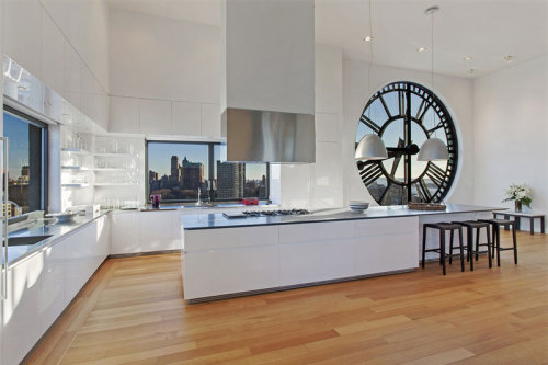 thewildheartsclub:  algaecomplex:  cotea: old clocktower converted into a penthouse  FUCK  It’s like this is my dream home but I didn’t know it till now.  