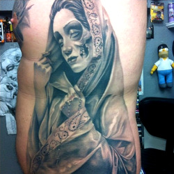 thievinggenius:  Tattoo done by Johnny Quintana.